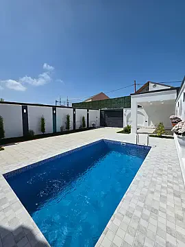 Satılır 4 otaqlı mənzil 140 m²