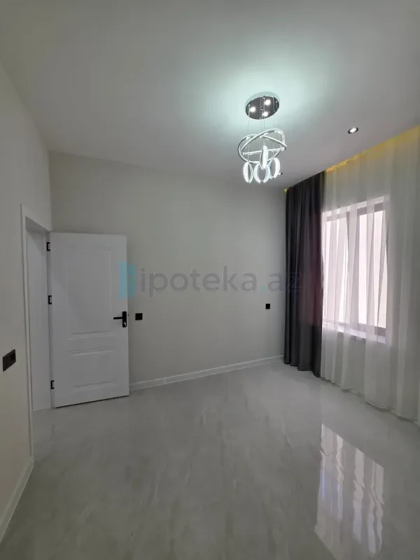 Satılır 4 otaqlı mənzil 140 m²