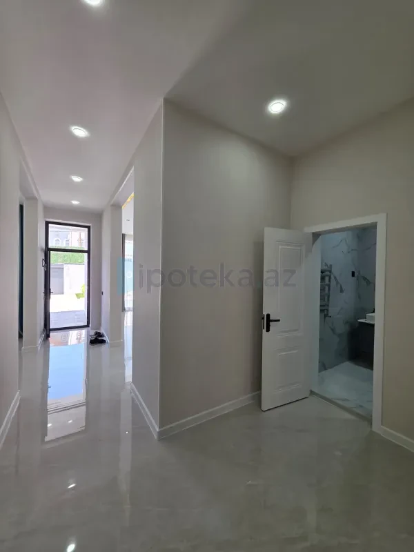 Satılır 4 otaqlı mənzil 140 m²