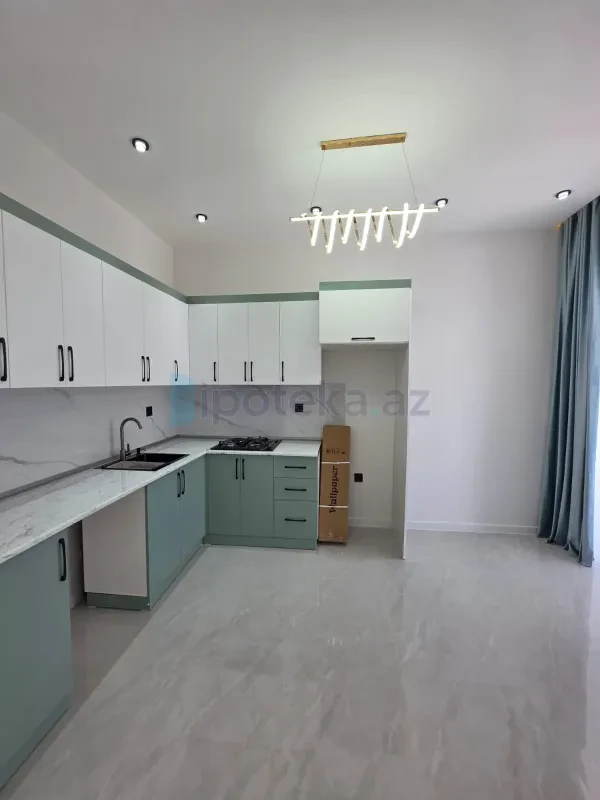 Satılır 4 otaqlı mənzil 140 m²