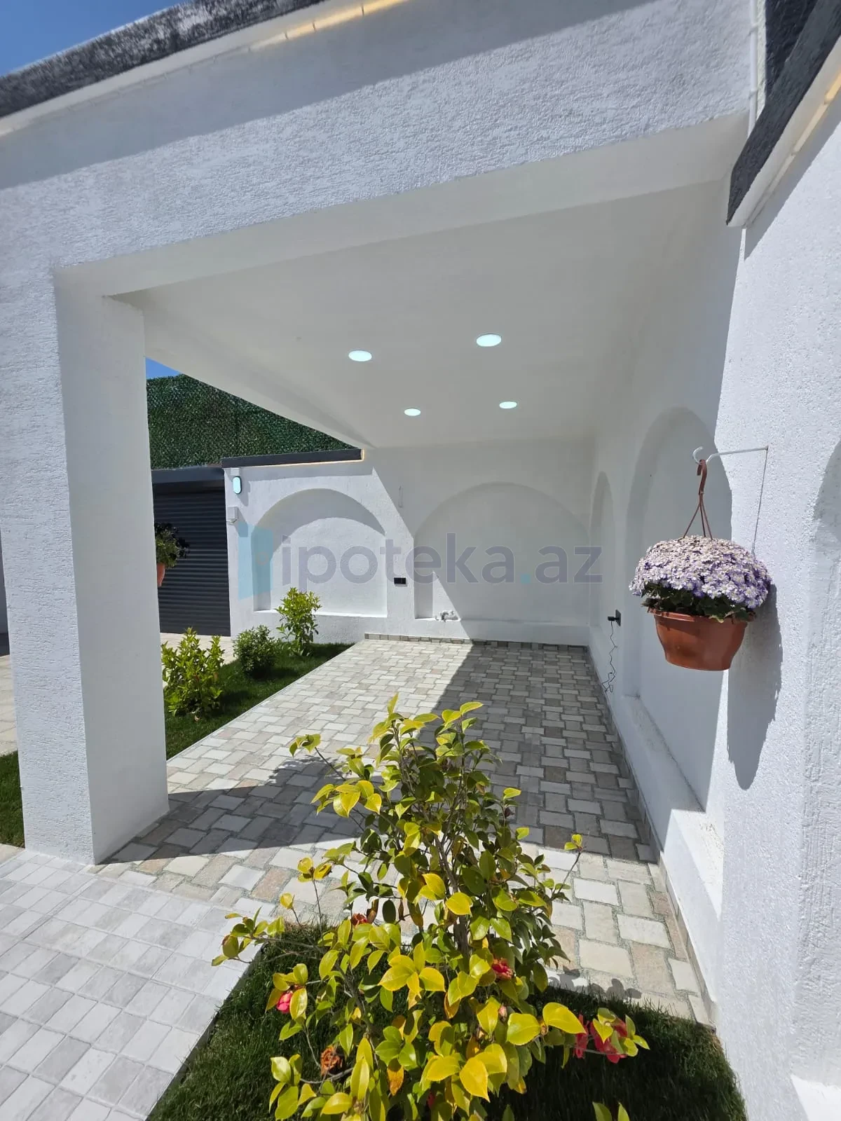 Satılır 4 otaqlı mənzil 140 m²