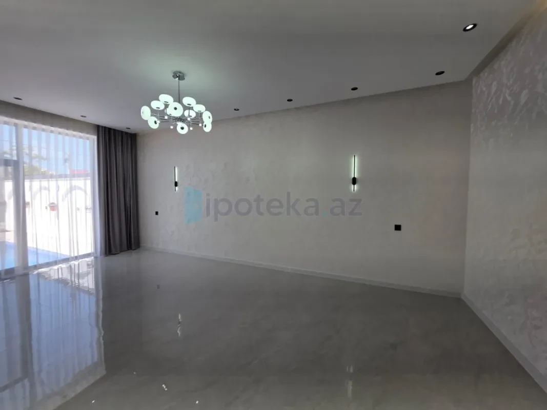 Satılır 4 otaqlı mənzil 140 m²