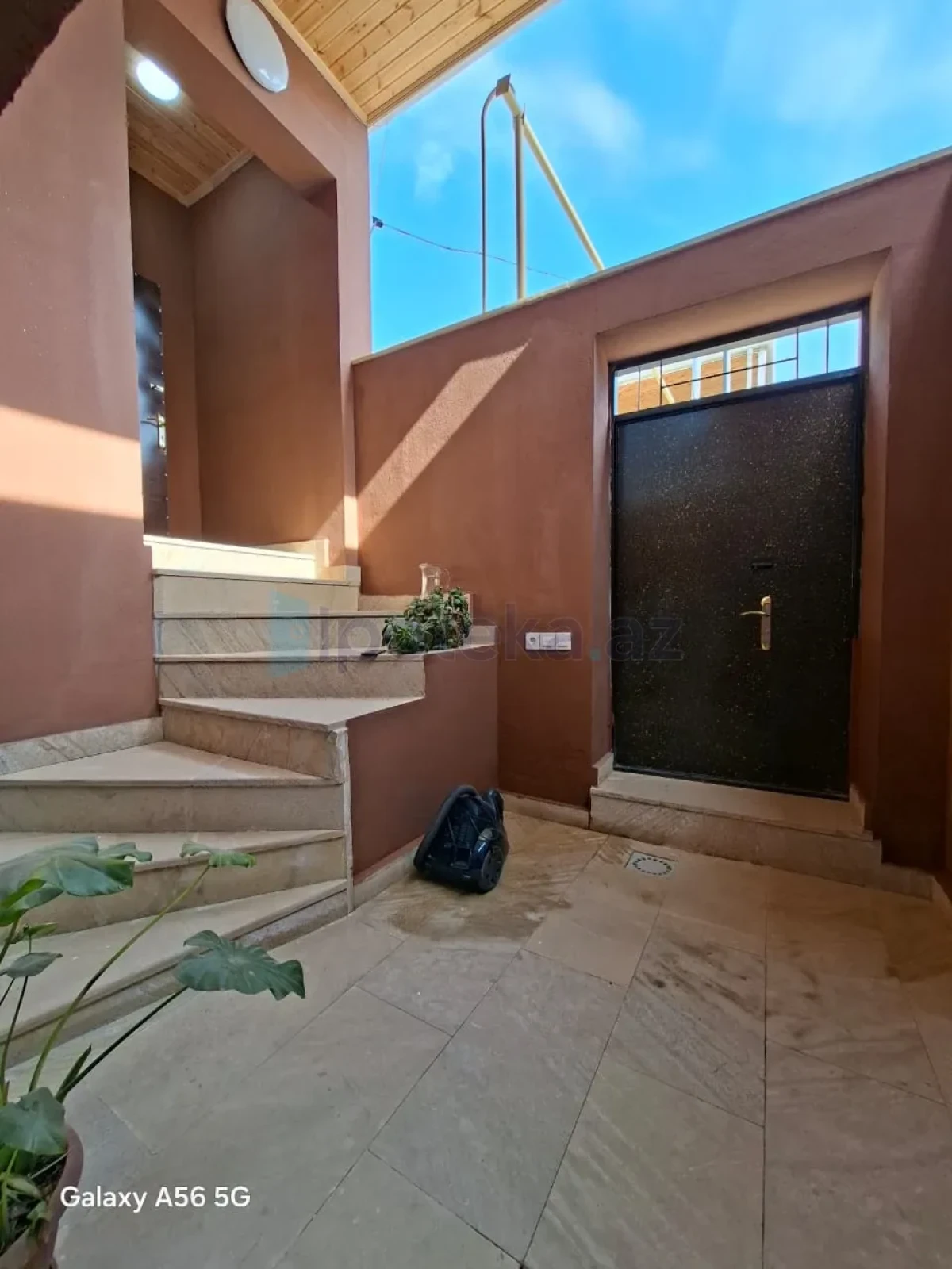 Satılır 5 otaqlı həyət evi 140 m²