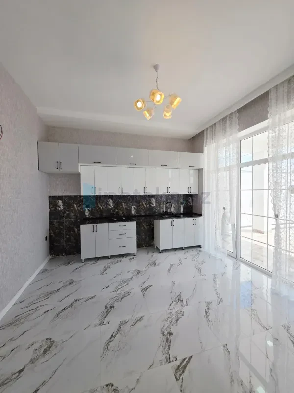 Satılır 4 otaqlı mənzil 150 m²