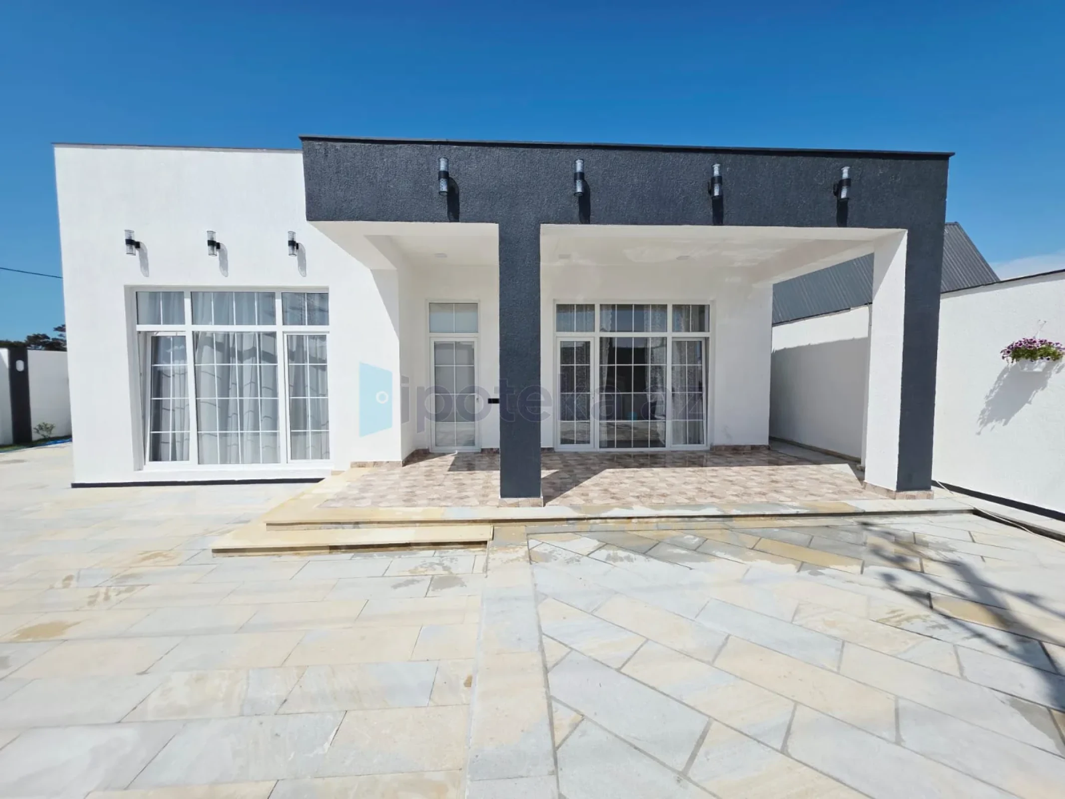 Satılır 4 otaqlı mənzil 150 m²