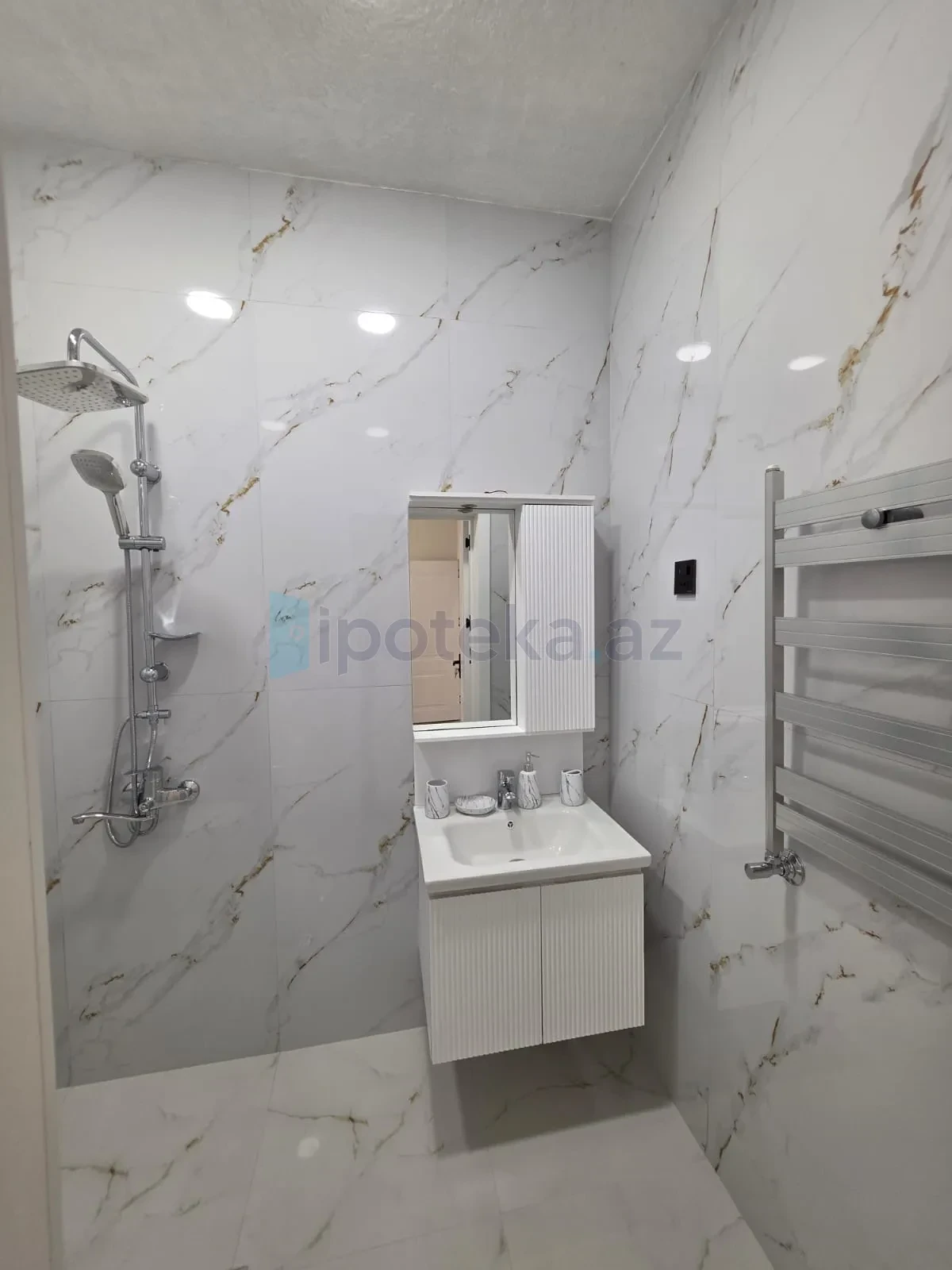 Satılır 4 otaqlı həyət evi 140 m²