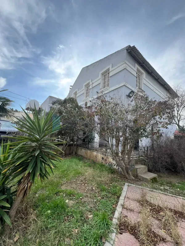 Satılır 6 otaqlı həyət evi 200 m²