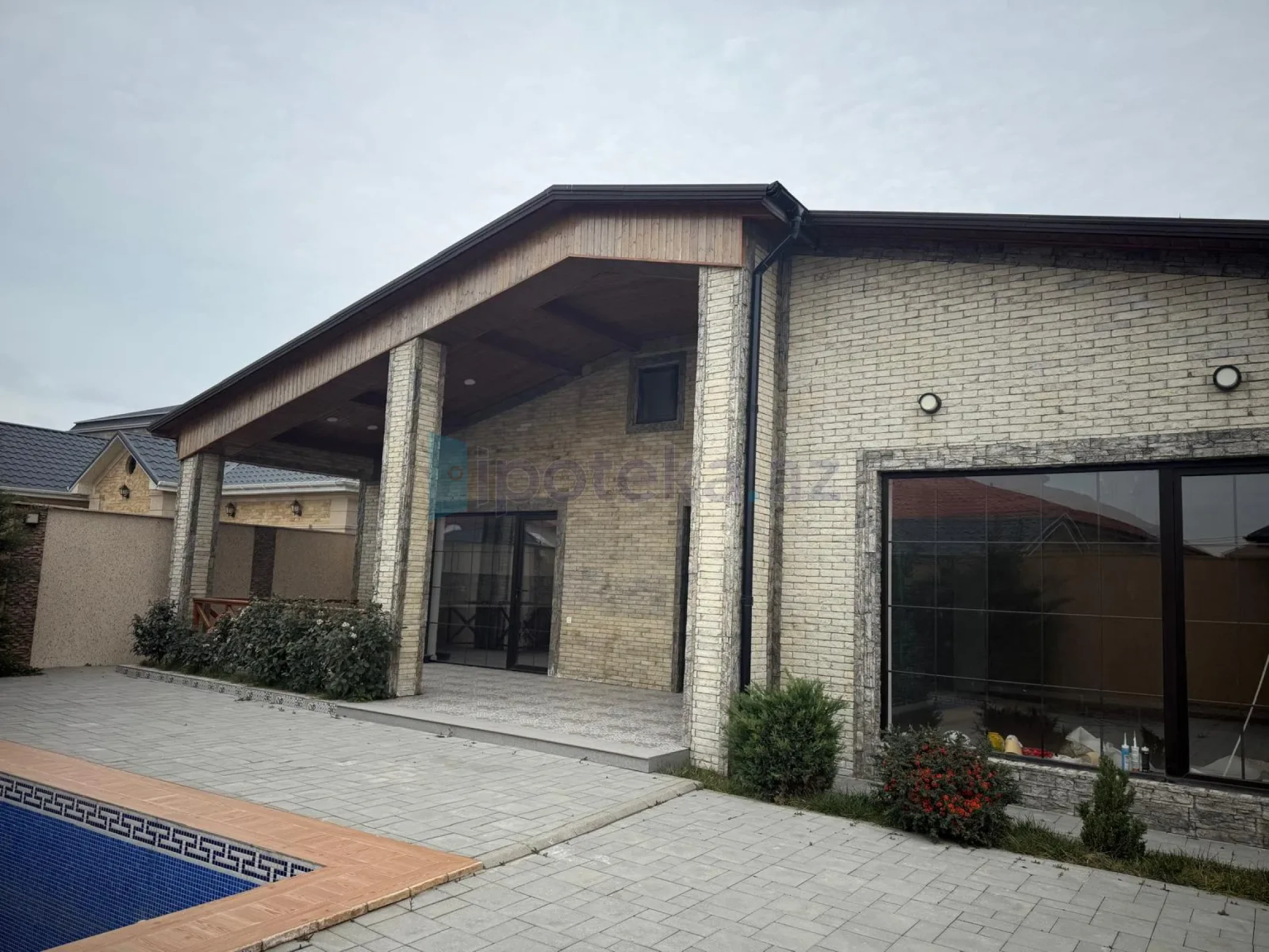 Satılır 3 otaqlı həyət evi 195 m²