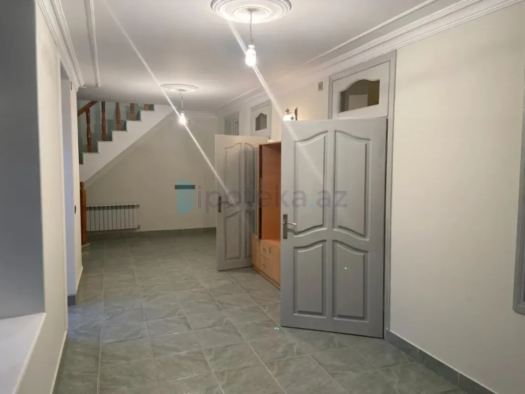 Satılır 4 otaqlı mənzil 160 m²