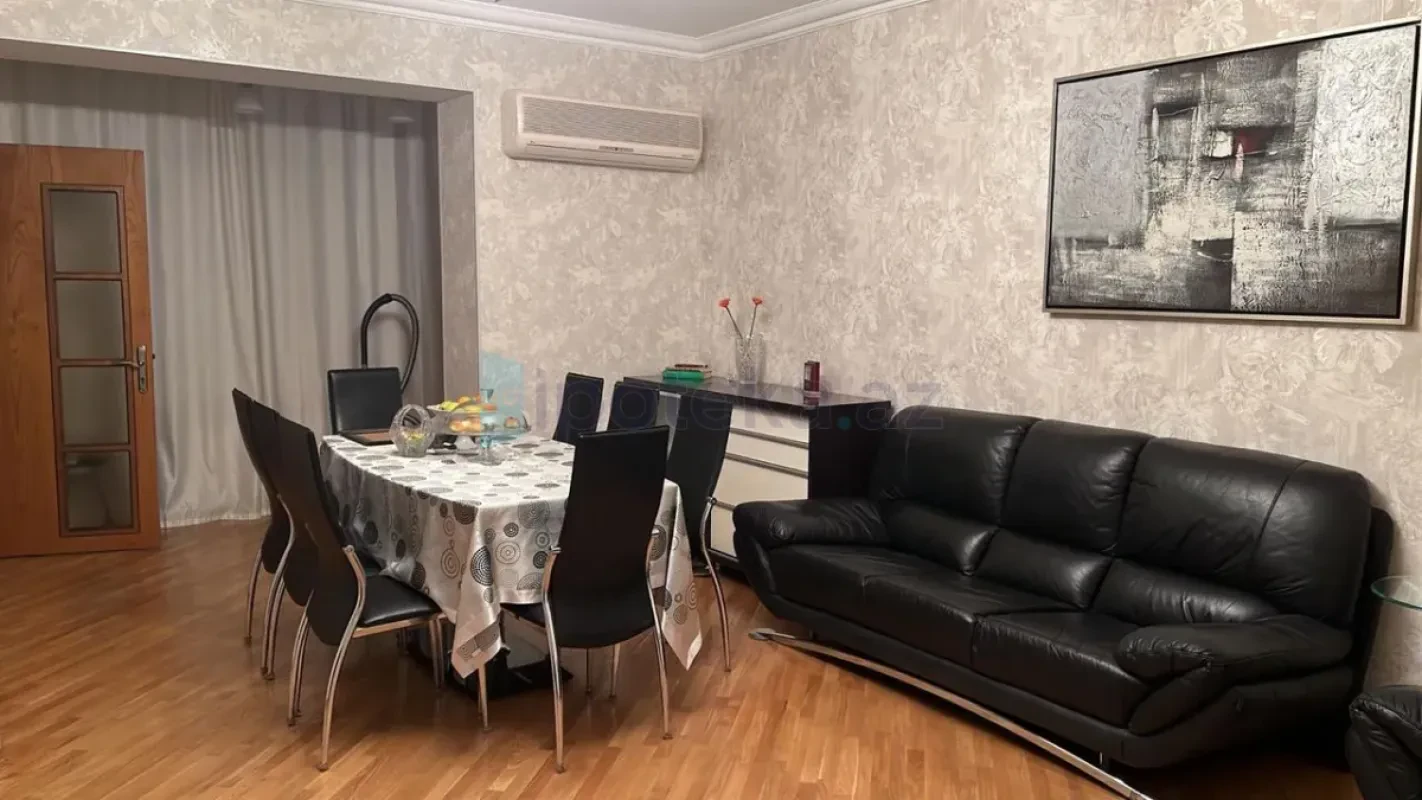 Satılır 3 otaqlı köhnə tikili 100 m²