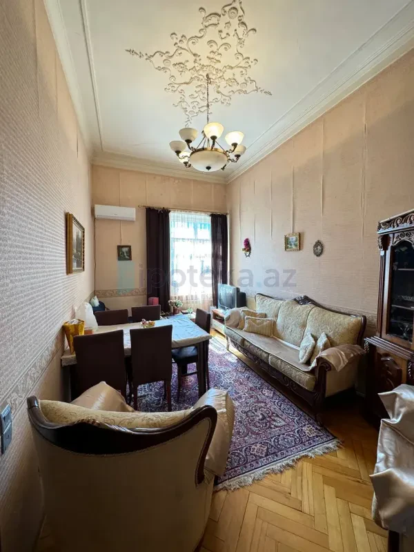 Satılır 3 otaqlı köhnə tikili 75 m²