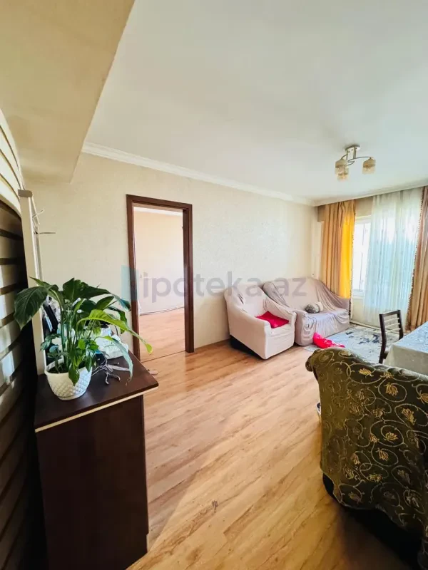 Satılır 4 otaqlı köhnə tikili 95 m²