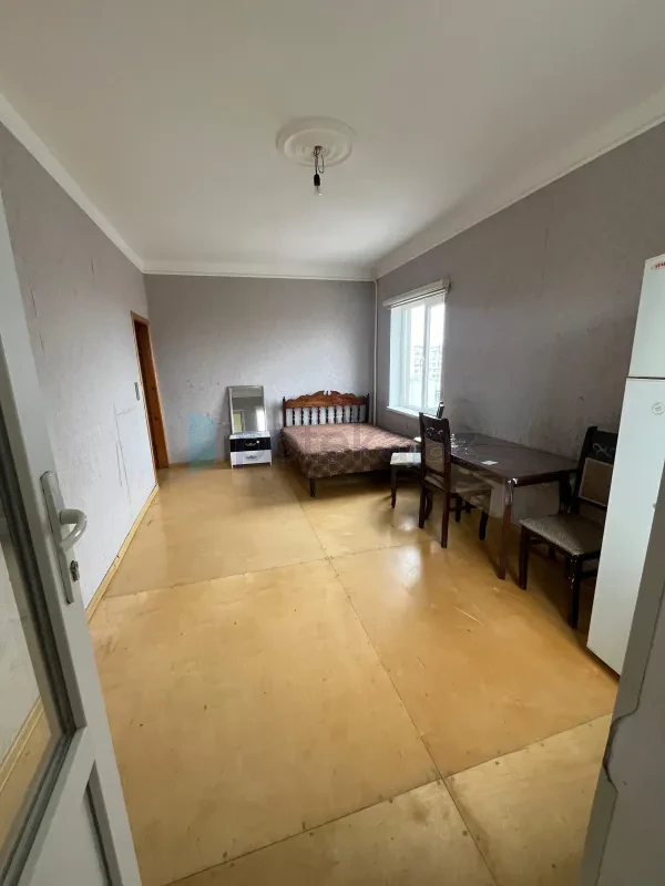 Satılır 1 otaqlı köhnə tikili 40 m²