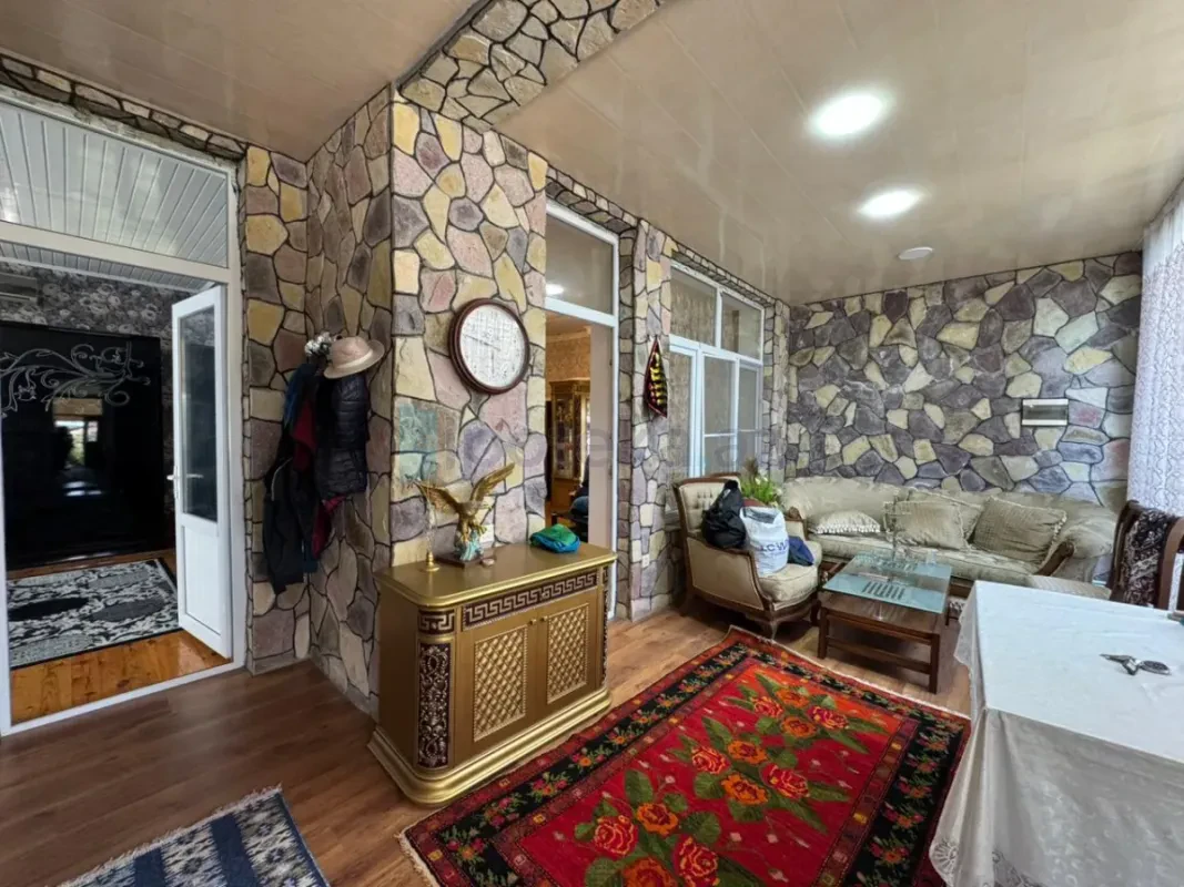 Satılır 4 otaqlı mənzil 150 m²