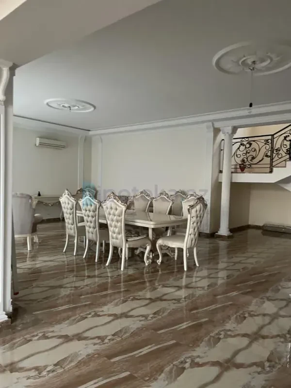Satılır 5 otaqlı həyət evi 300 m²