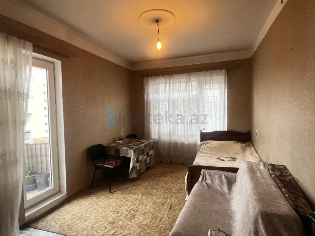 Satılır 1 otaqlı köhnə tikili 45 m²