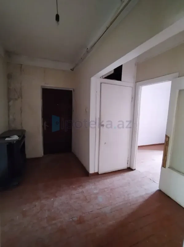 Satılır 2 otaqlı köhnə tikili 62 m²
