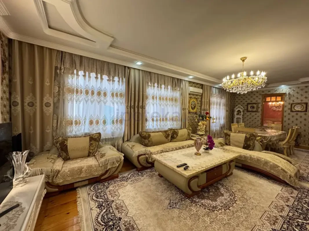 Satılır 7 otaqlı həyət evi 300 m²