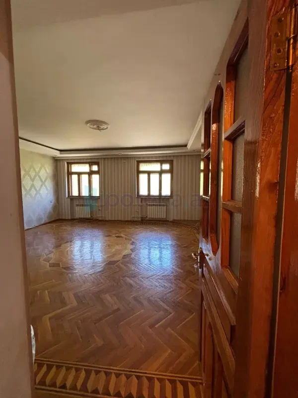 Satılır 3 otaqlı köhnə tikili 100 m²