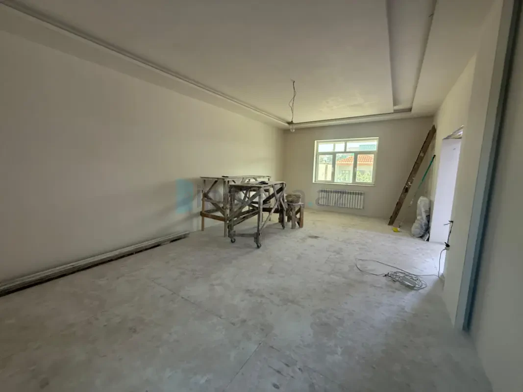 Satılır 6 otaqlı həyət evi 180 m²
