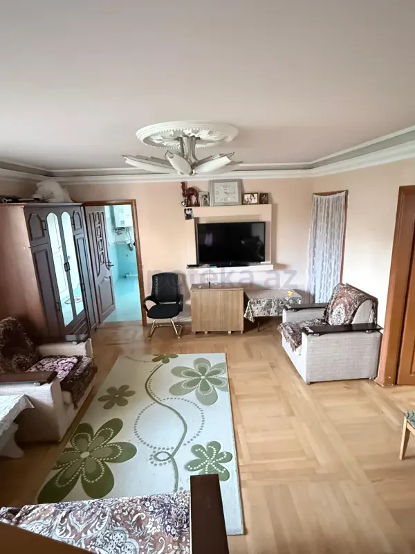 Satılır 5 otaqlı həyət evi 210 m²