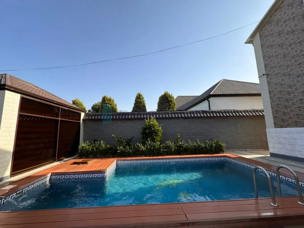 Satılır 6 otaqlı həyət evi 270 m²
