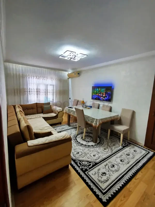 Satılır 2 otaqlı köhnə tikili 60 m²