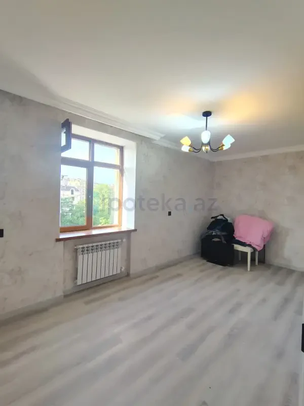Satılır 2 otaqlı köhnə tikili 60 m²