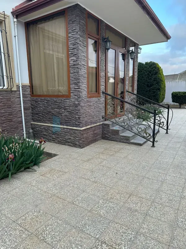 Satılır 4 otaqlı həyət evi 200 m²