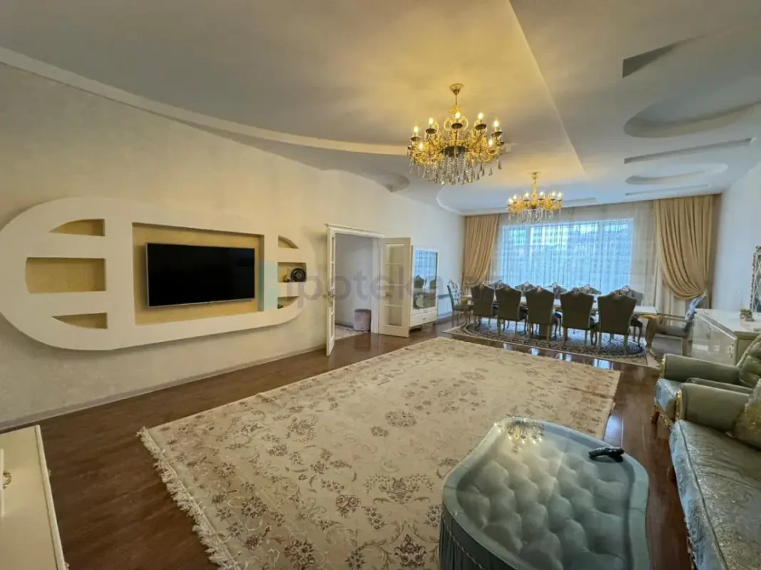 Satılır 6 otaqlı həyət evi 340 m²