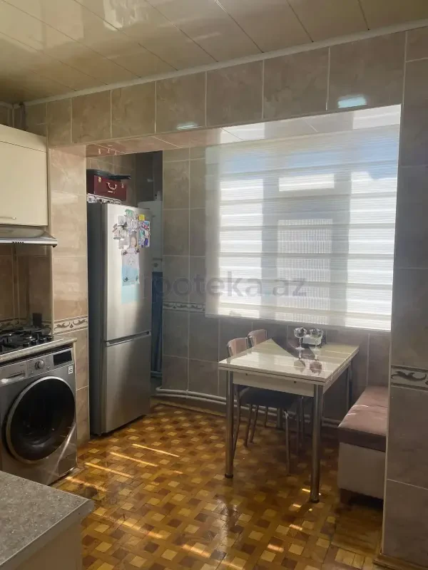 Satılır 4 otaqlı köhnə tikili 120 m²