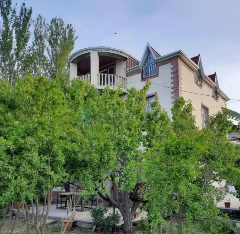 Satılır 7 otaqlı həyət evi 380 m²