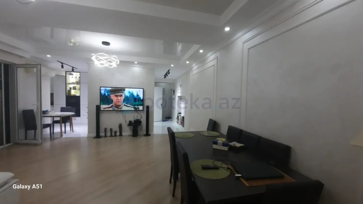 Satılır 2 otaqlı köhnə tikili 70 m²