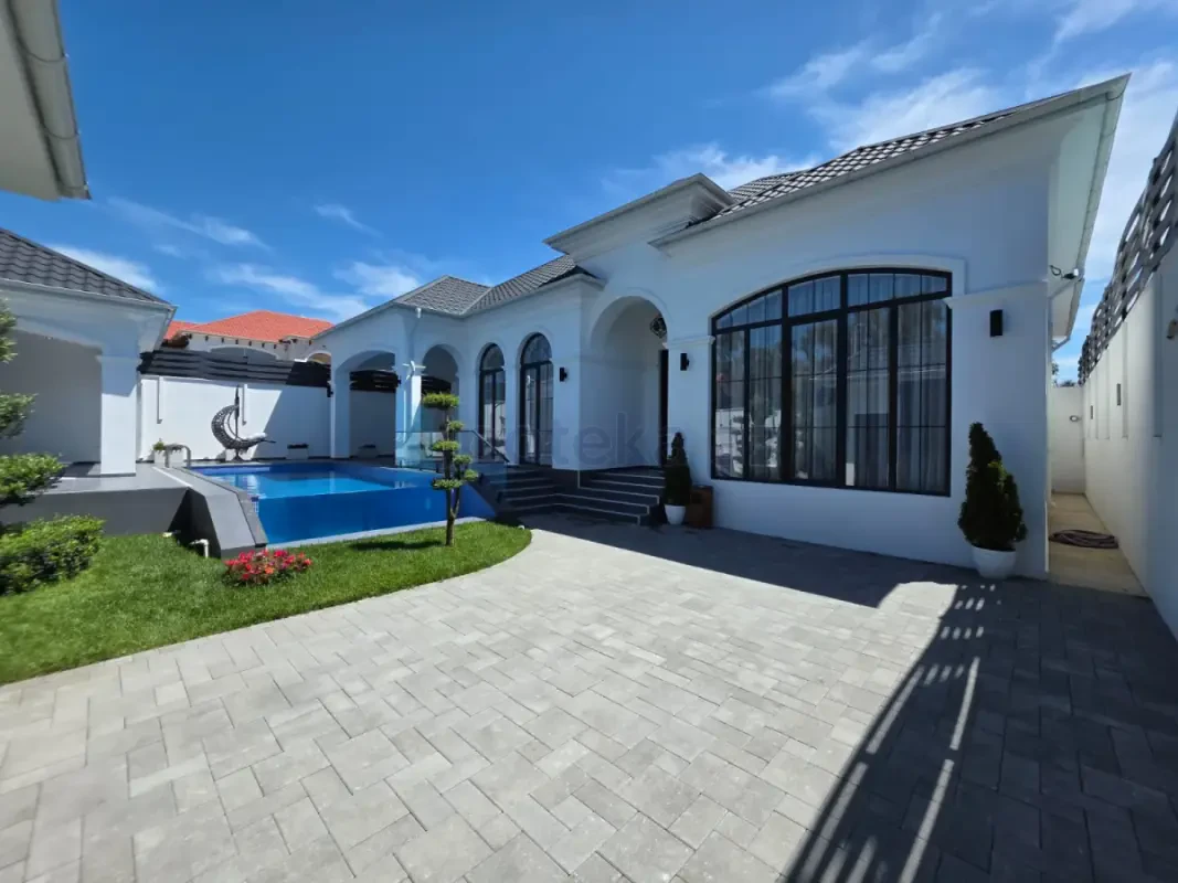 Satılır 5 otaqlı mənzil 200 m²