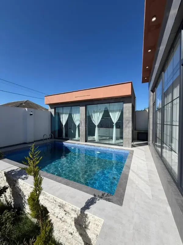 Satılır 4 otaqlı mənzil 185 m²