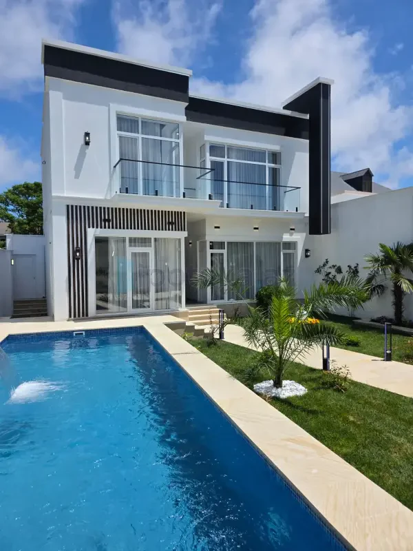 Satılır 4 otaqlı mənzil 200 m²
