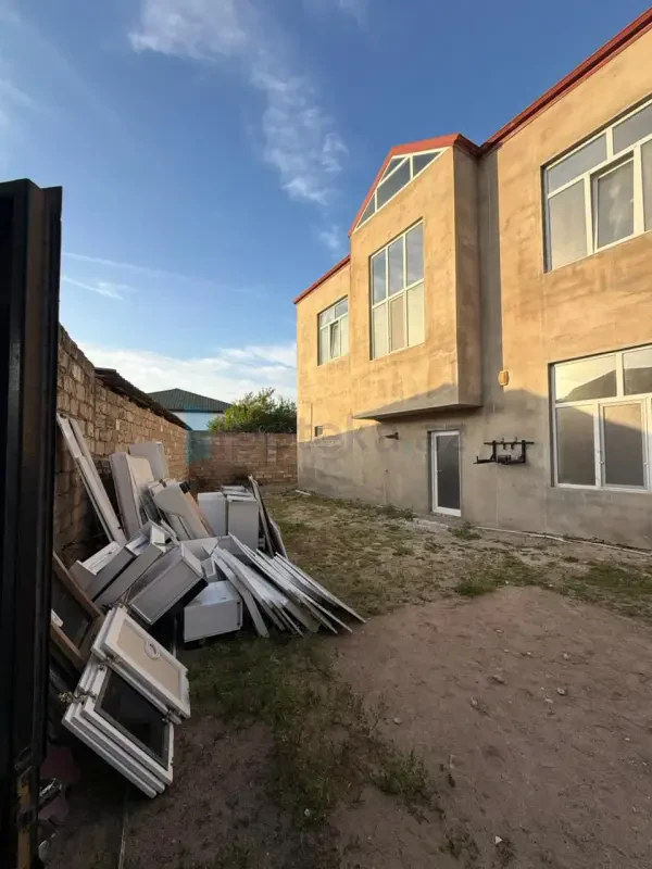 Satılır 5 otaqlı mənzil 270 m²