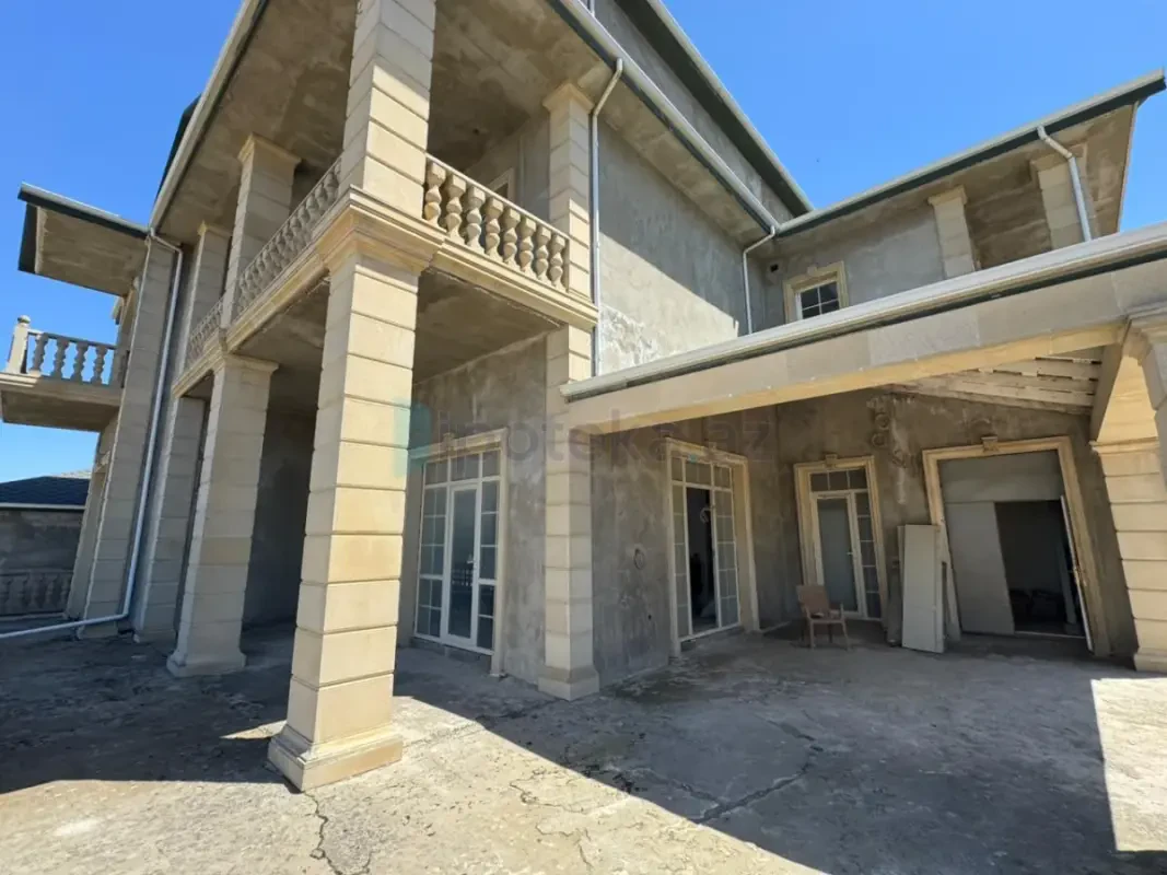 Satılır 7 otaqlı həyət evi 650 m²
