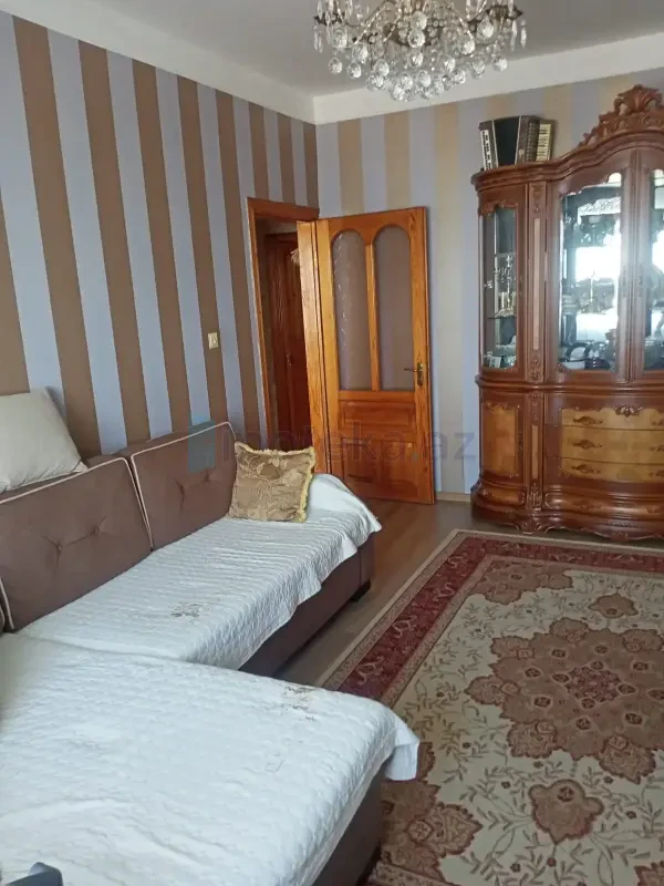 Satılır 3 otaqlı köhnə tikili 75 m²
