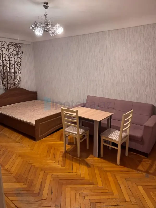 Satılır 1 otaqlı köhnə tikili 35 m²