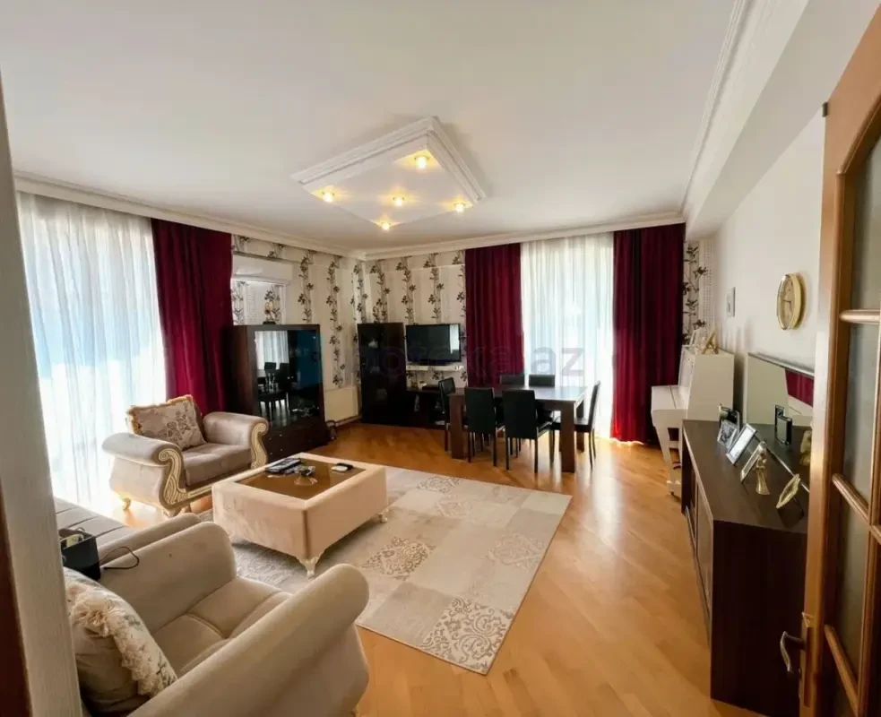 Satılır 3 otaqlı yeni tikili 130 m²