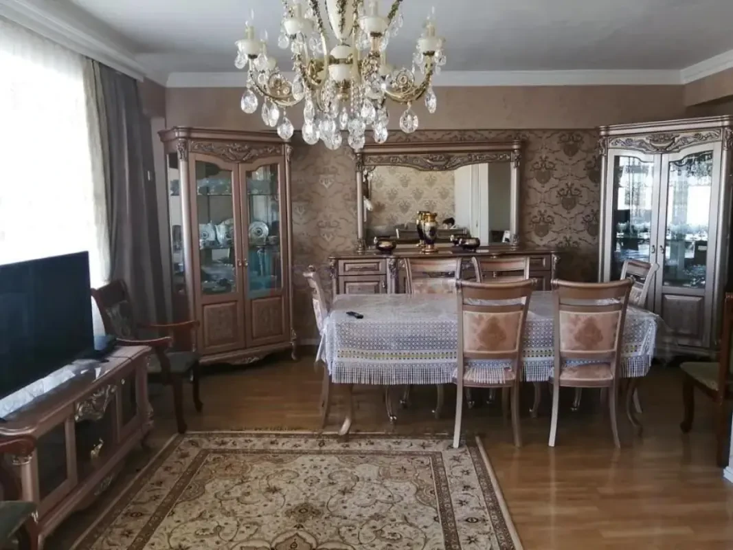Satılır 4 otaqlı köhnə tikili 120 m²