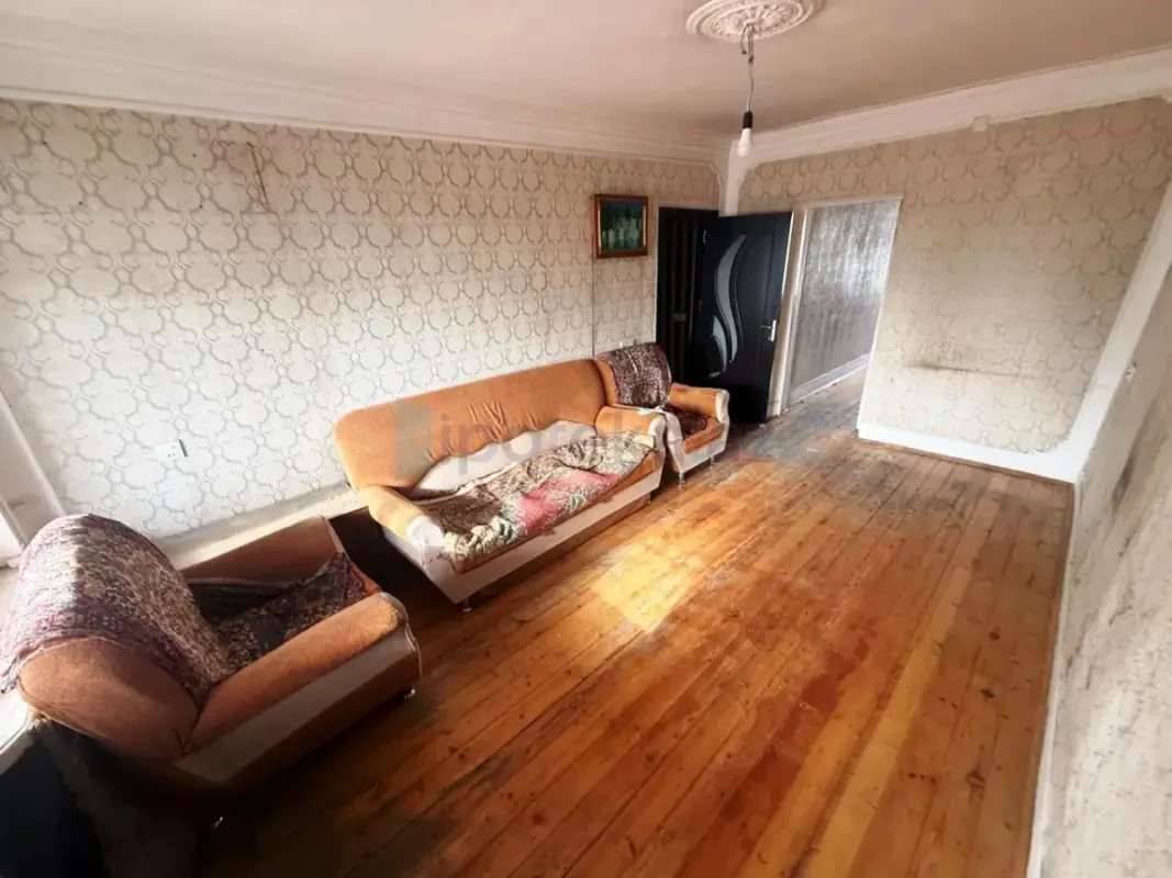 Satılır 2 otaqlı köhnə tikili 60 m²
