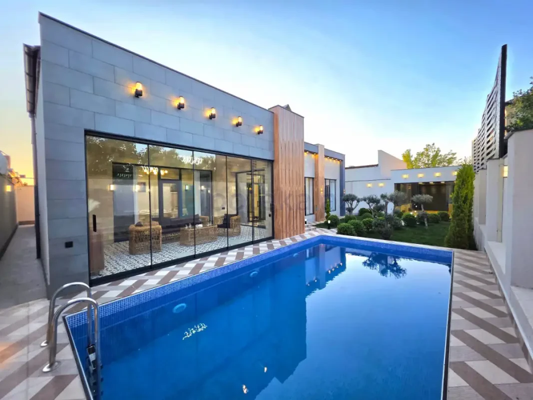 Satılır 5 otaqlı mənzil 220 m²