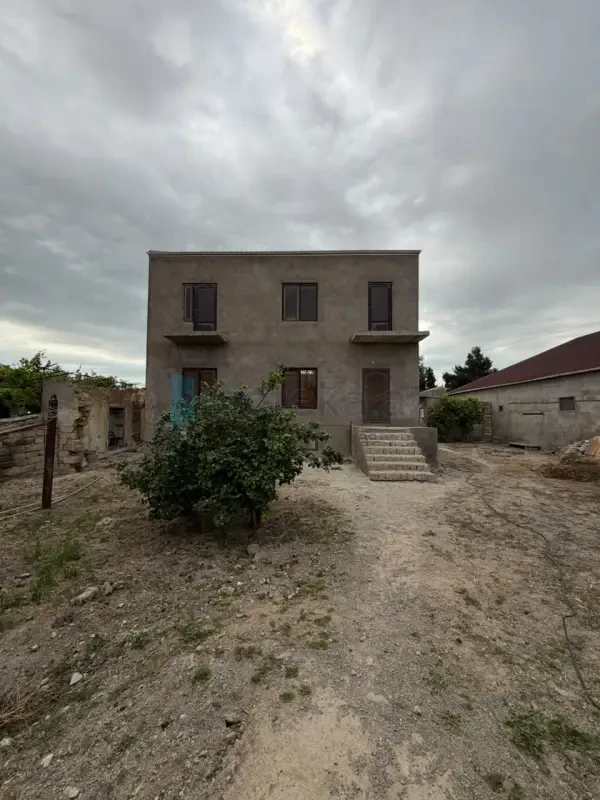 Satılır 5 otaqlı mənzil 300 m²