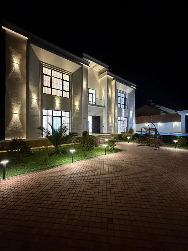 Satılır 6 otaqlı mənzil 350 m²