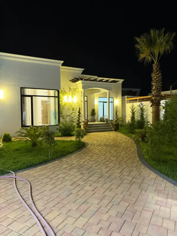 Satılır 4 otaqlı mənzil 200 m²