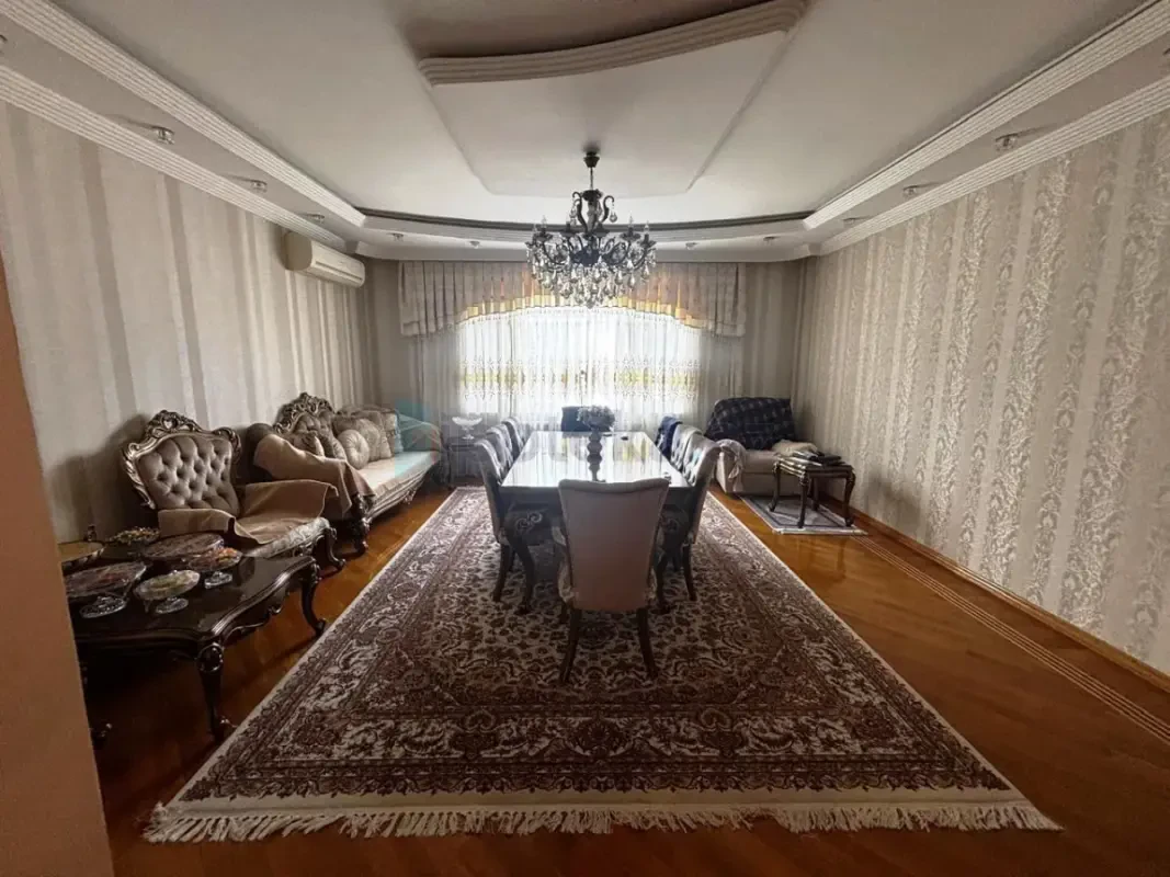 Satılır 3 otaqlı yeni tikili 140 m²