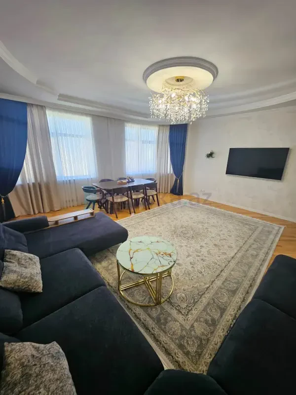 Satılır 3 otaqlı yeni tikili 135 m²