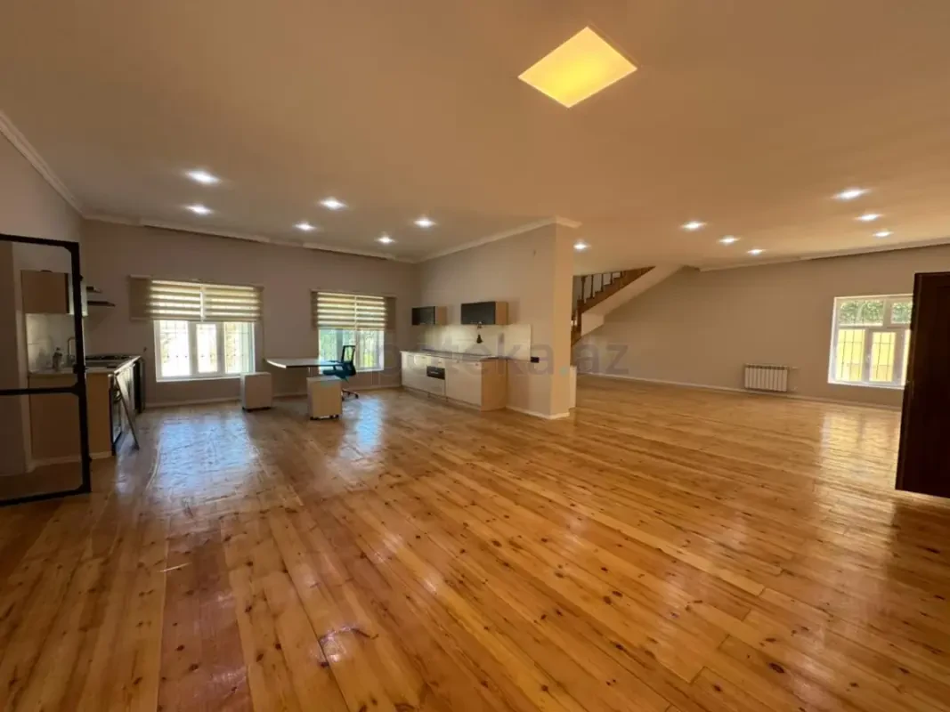 Satılır 5 otaqlı mənzil 220 m²